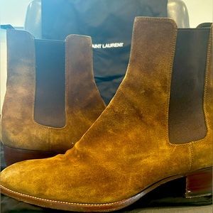 SAINT LAURENT 895$ Wyatt Chelsea Boots Tobacco Suede 10.5